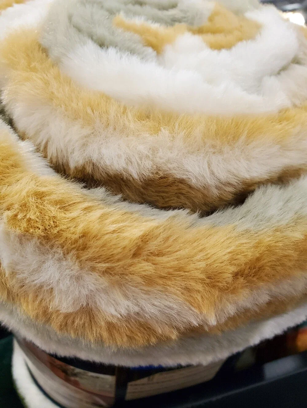 Pendleton Faux Fur Luxe Queen Blanket Zamia